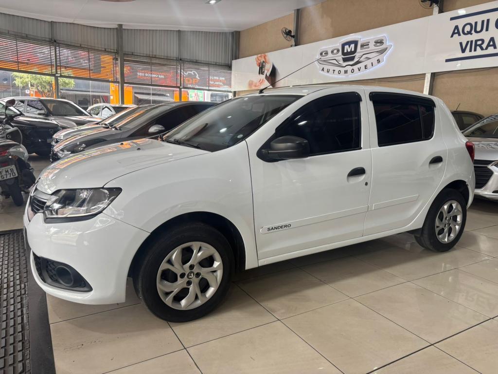 RENAULT Sandero - Foto