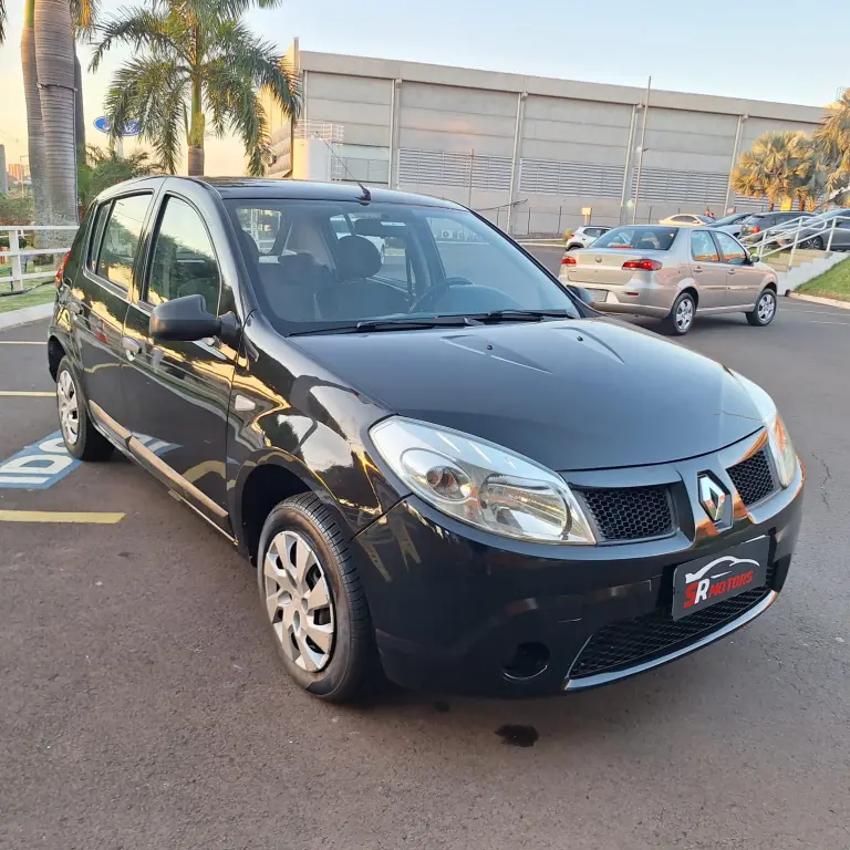 RENAULT Sandero - Foto