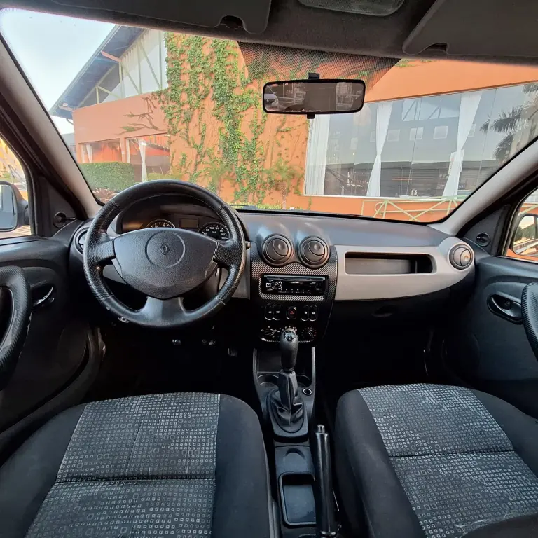 RENAULT Sandero - Foto