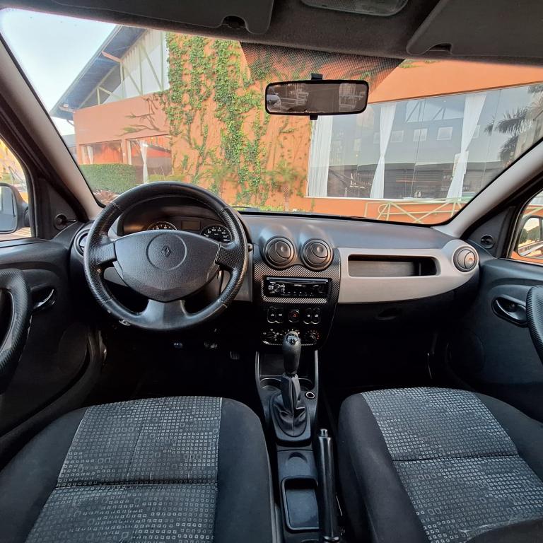 RENAULT Sandero - Foto