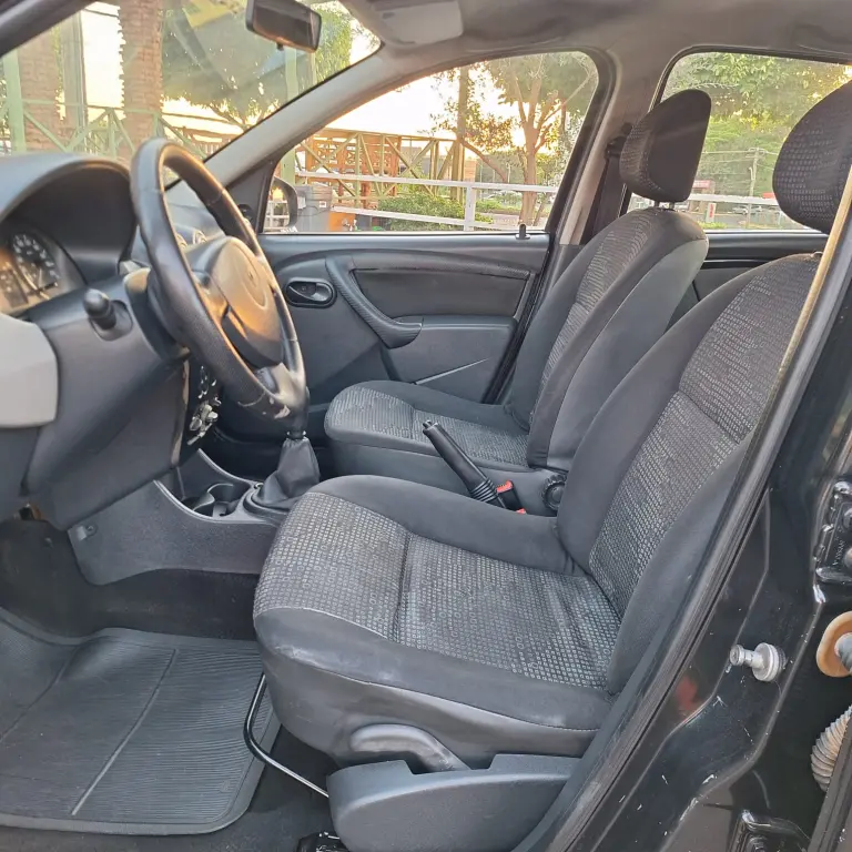 RENAULT Sandero - Foto