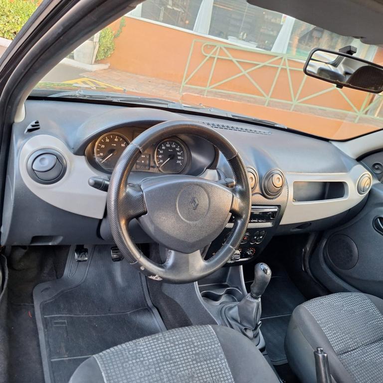 RENAULT Sandero - Foto