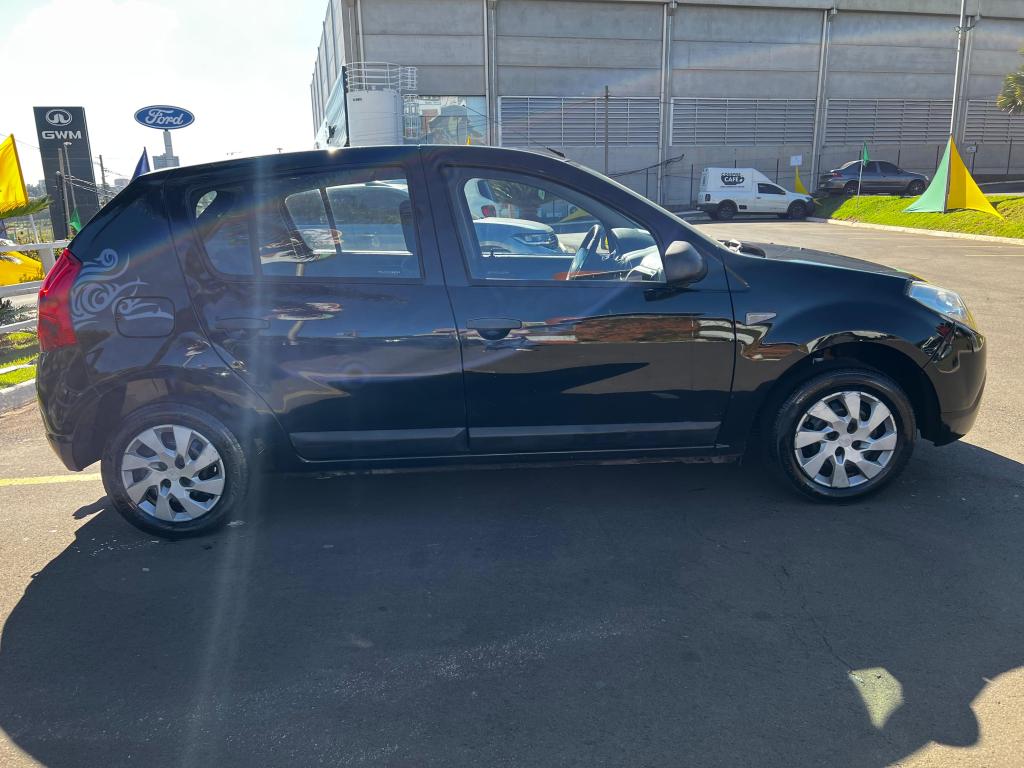 RENAULT Sandero - Foto