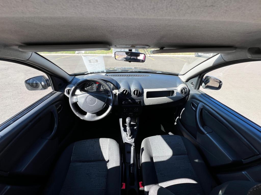 RENAULT Sandero - Foto
