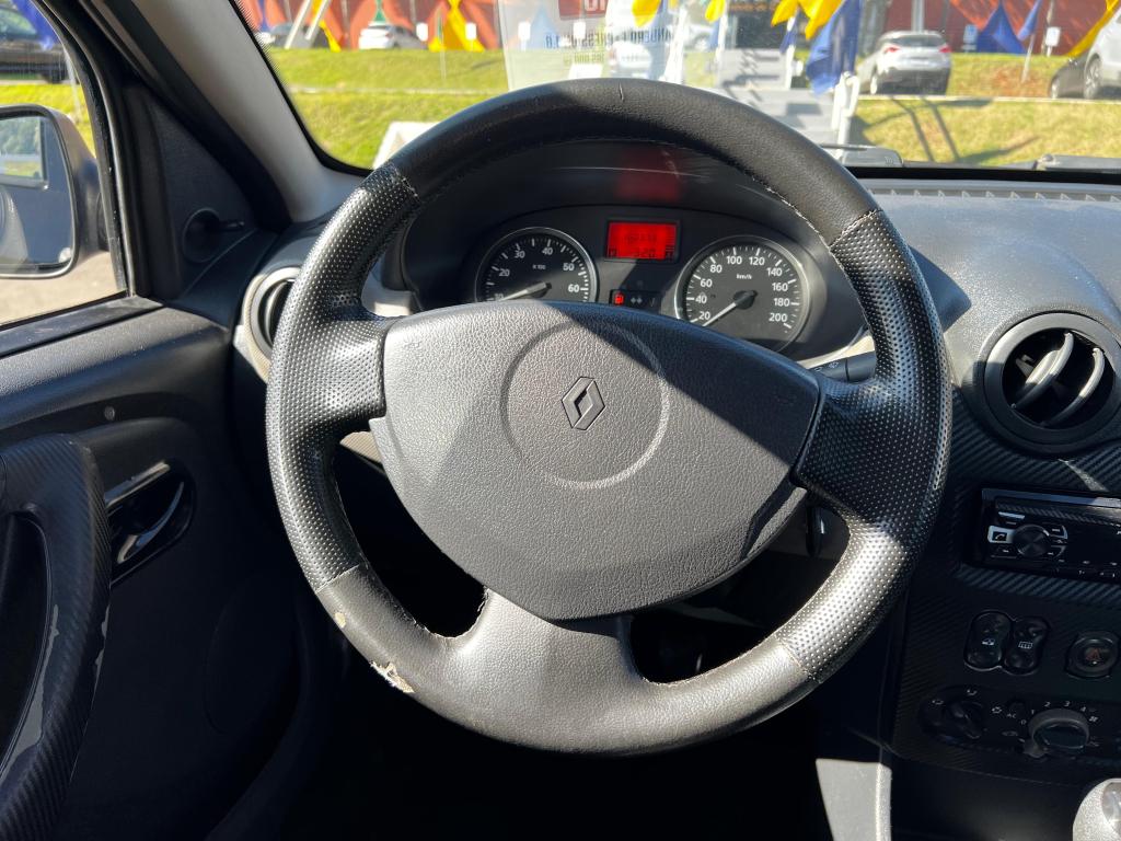 RENAULT Sandero - Foto