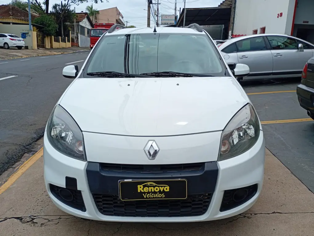 RENAULT Sandero - Foto