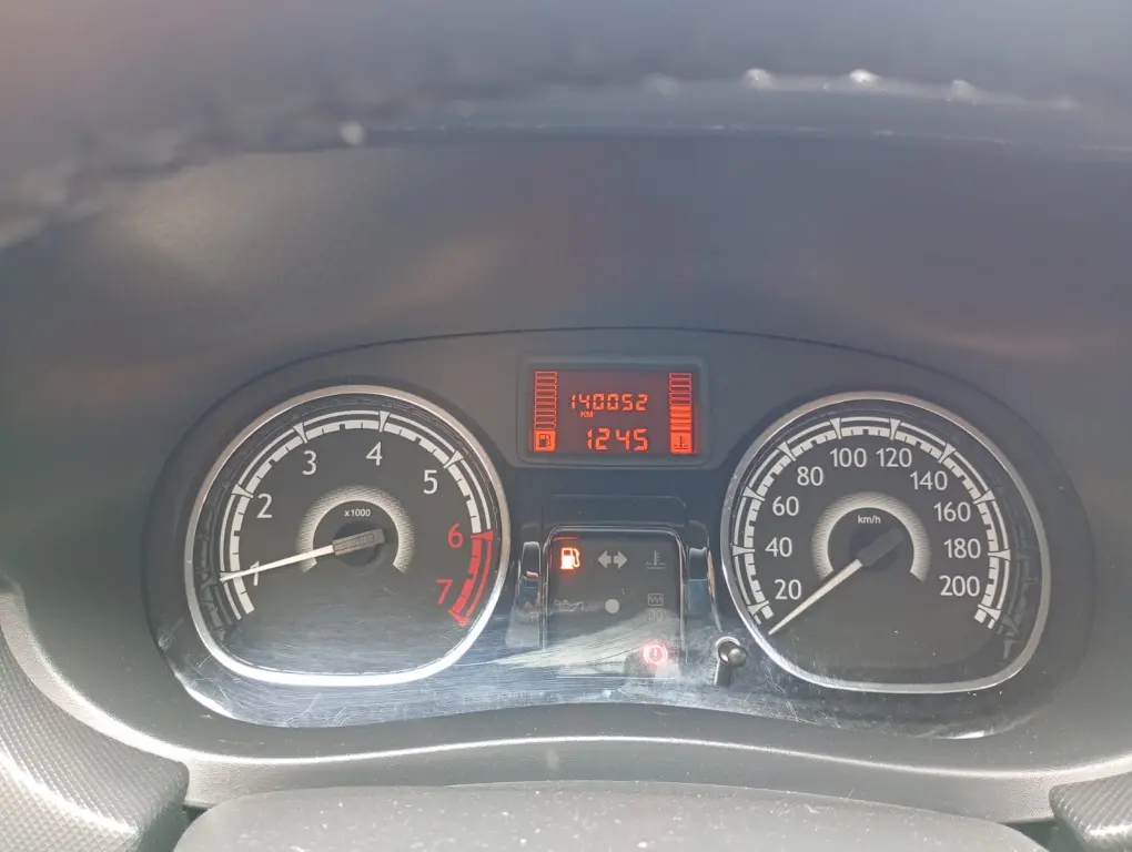 RENAULT Sandero - Foto