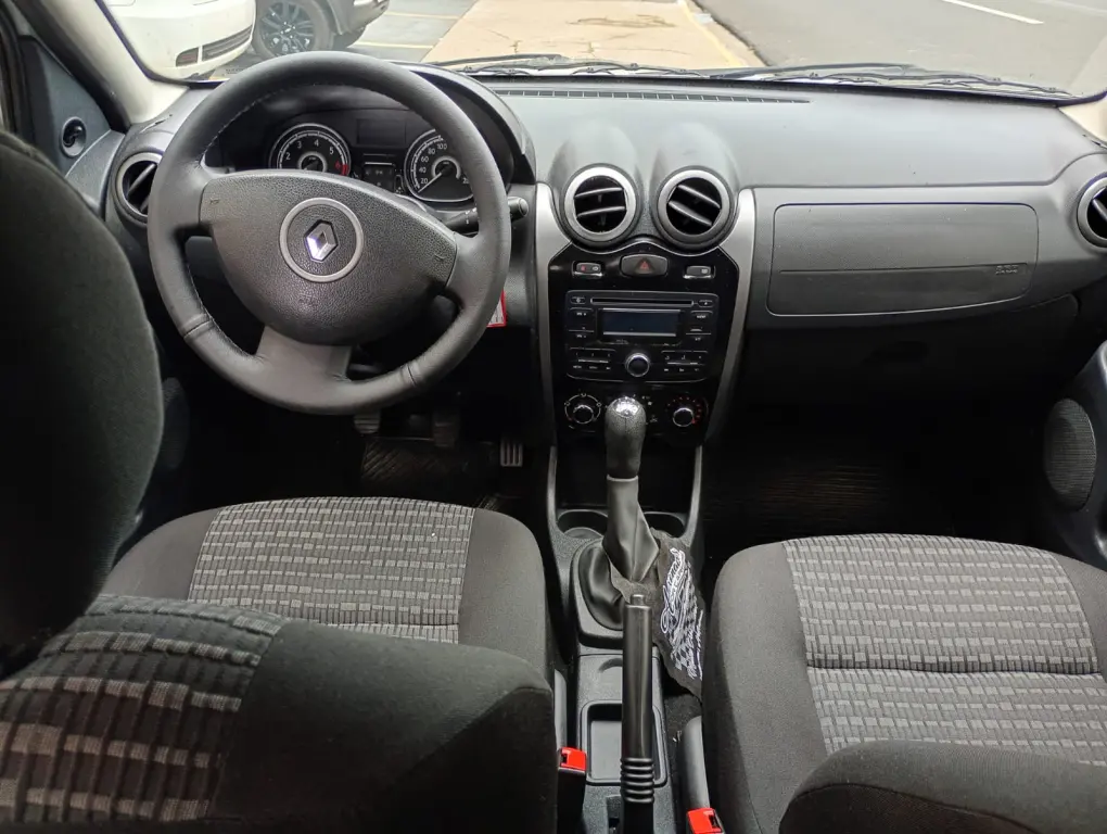 RENAULT Sandero - Foto