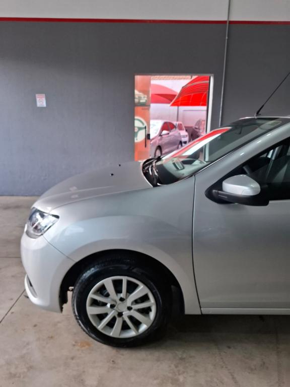 RENAULT Sandero - Foto