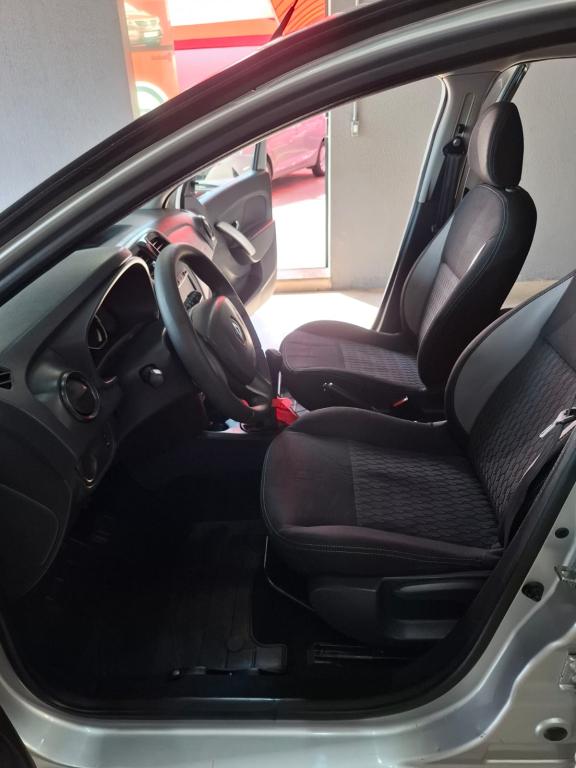 RENAULT Sandero - Foto