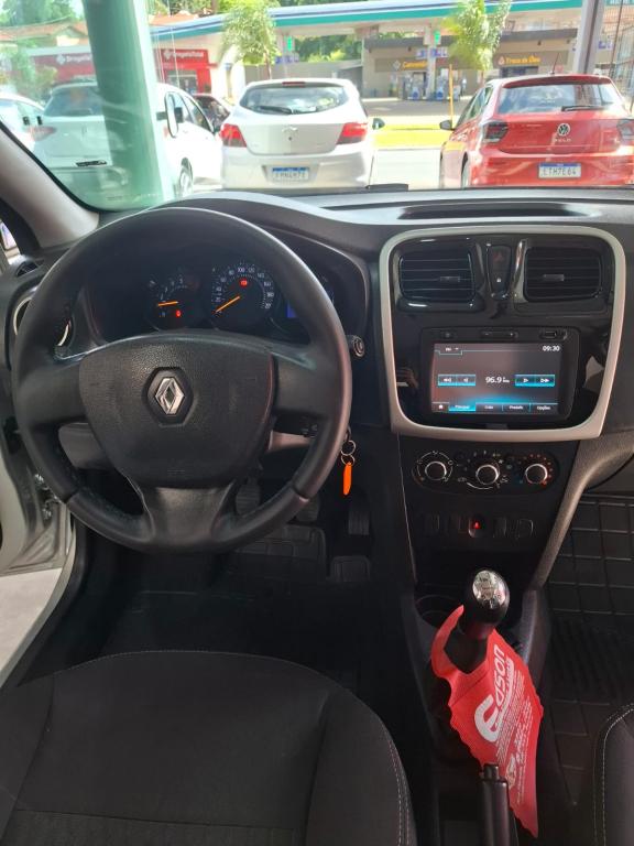 RENAULT Sandero - Foto