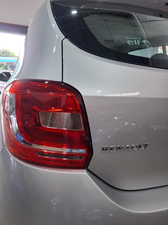 RENAULT Sandero - Foto