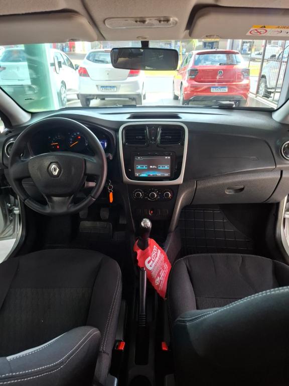 RENAULT Sandero - Foto