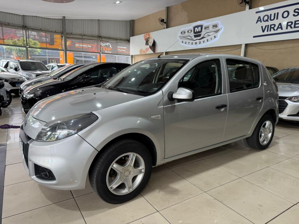 RENAULT Sandero - Foto