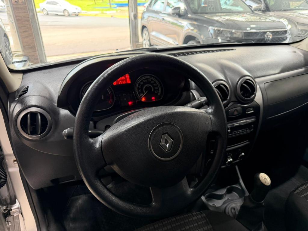 RENAULT Sandero - Foto