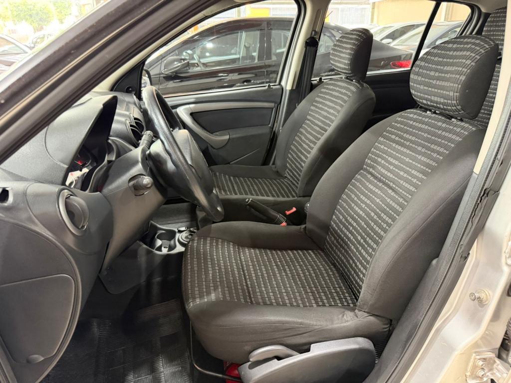 RENAULT Sandero - Foto