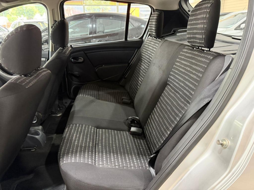 RENAULT Sandero - Foto