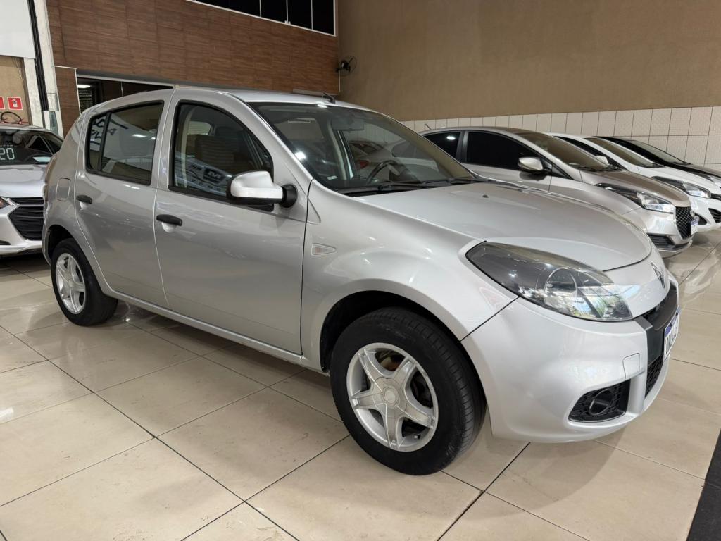 RENAULT Sandero - Foto