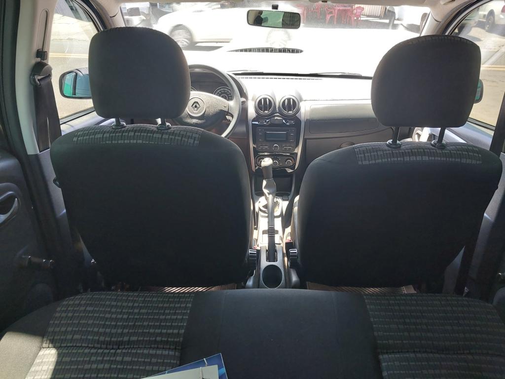 RENAULT Sandero - Foto