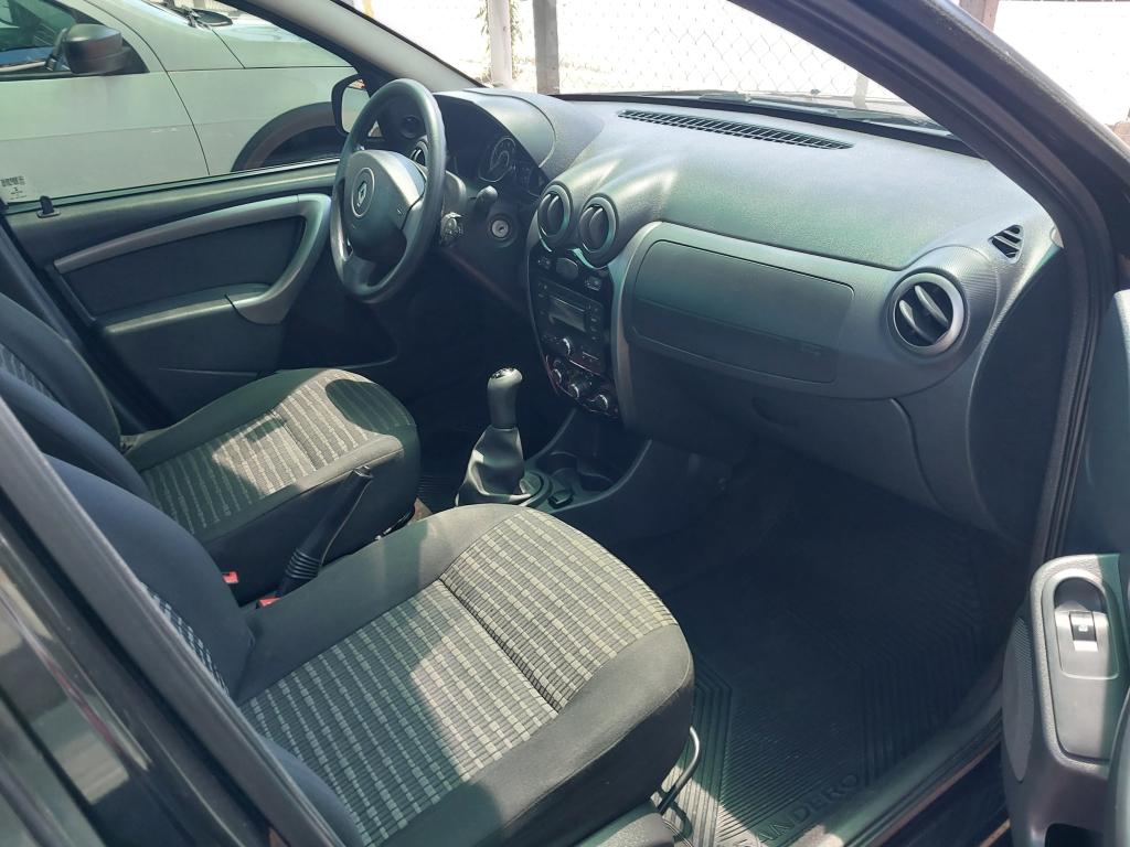 RENAULT Sandero - Foto