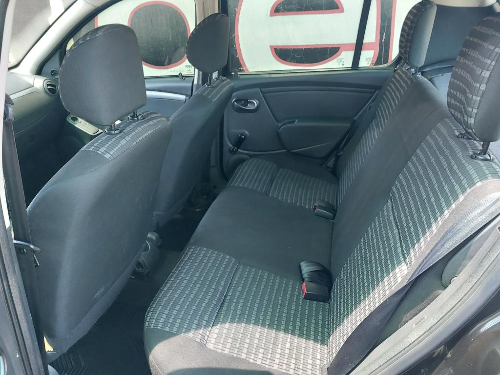 RENAULT Sandero - Foto