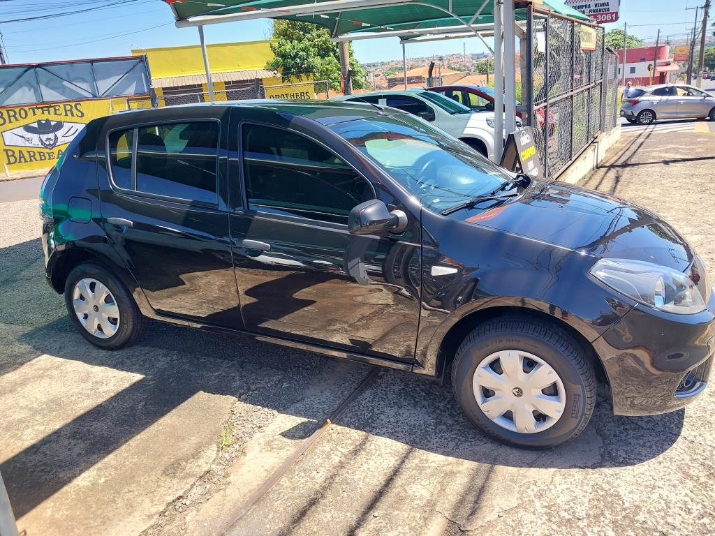 RENAULT Sandero - Foto