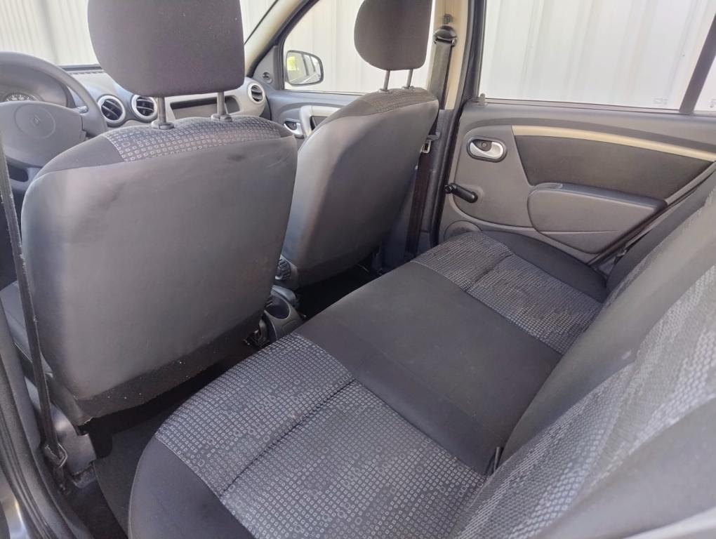 RENAULT Sandero - Foto