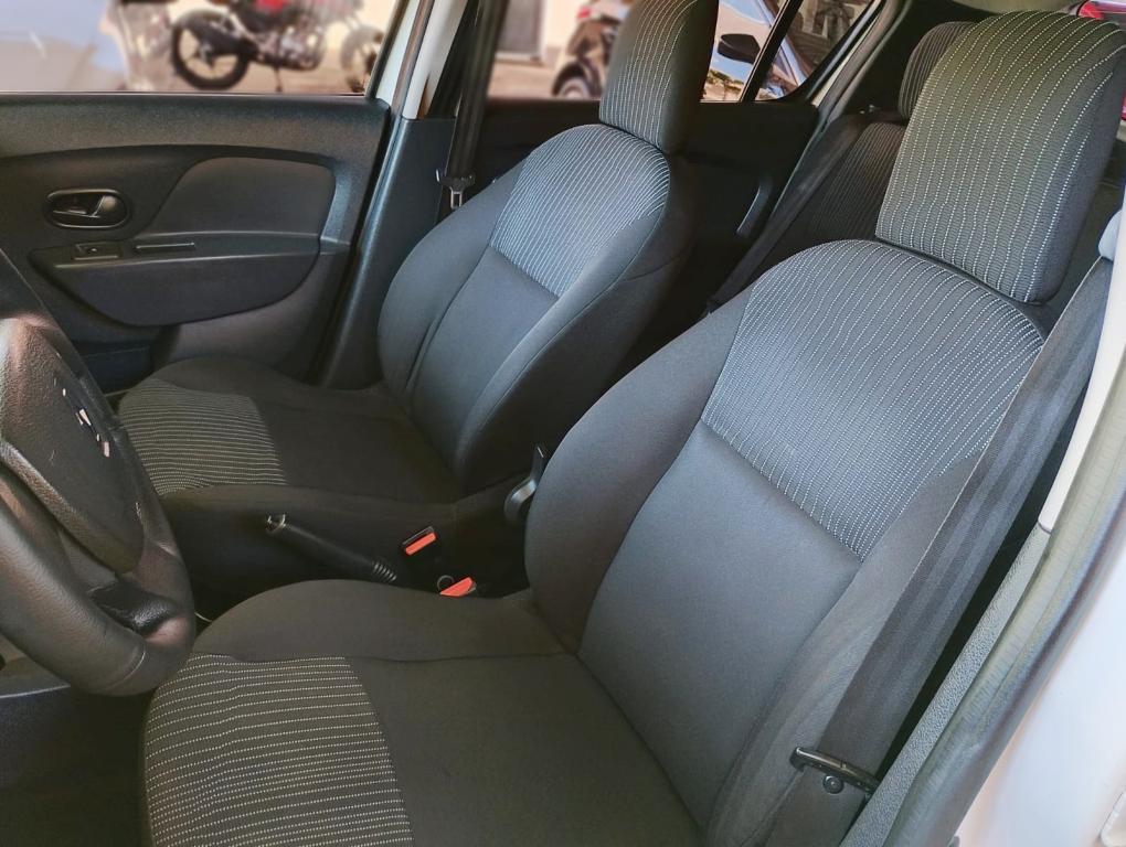 RENAULT Sandero - Foto