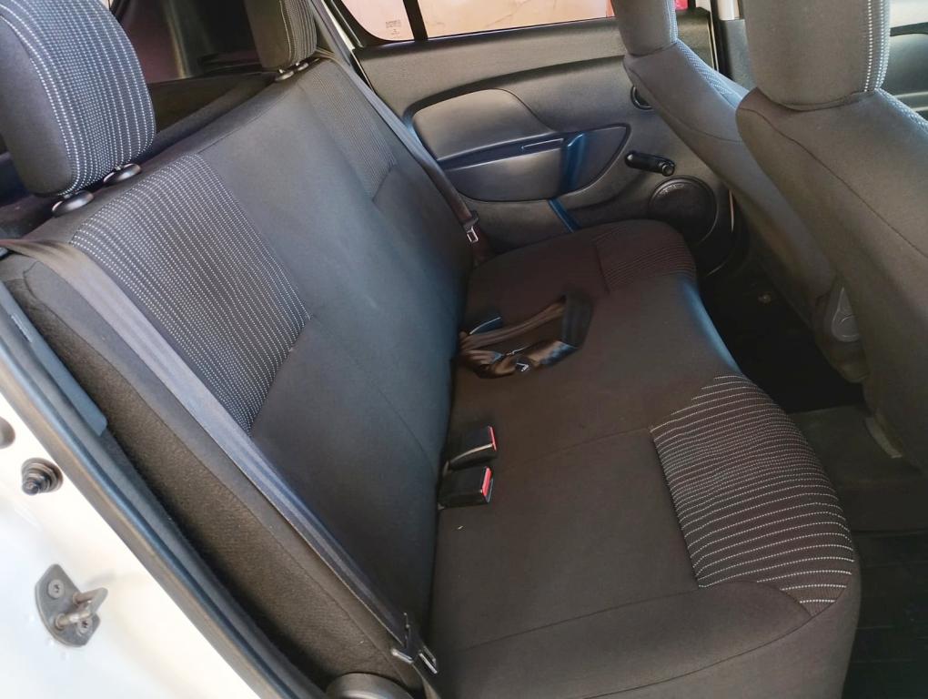 RENAULT Sandero - Foto