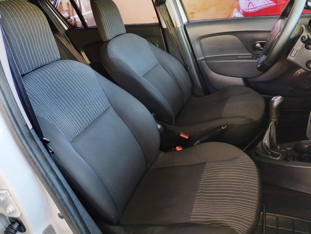 RENAULT Sandero - Foto