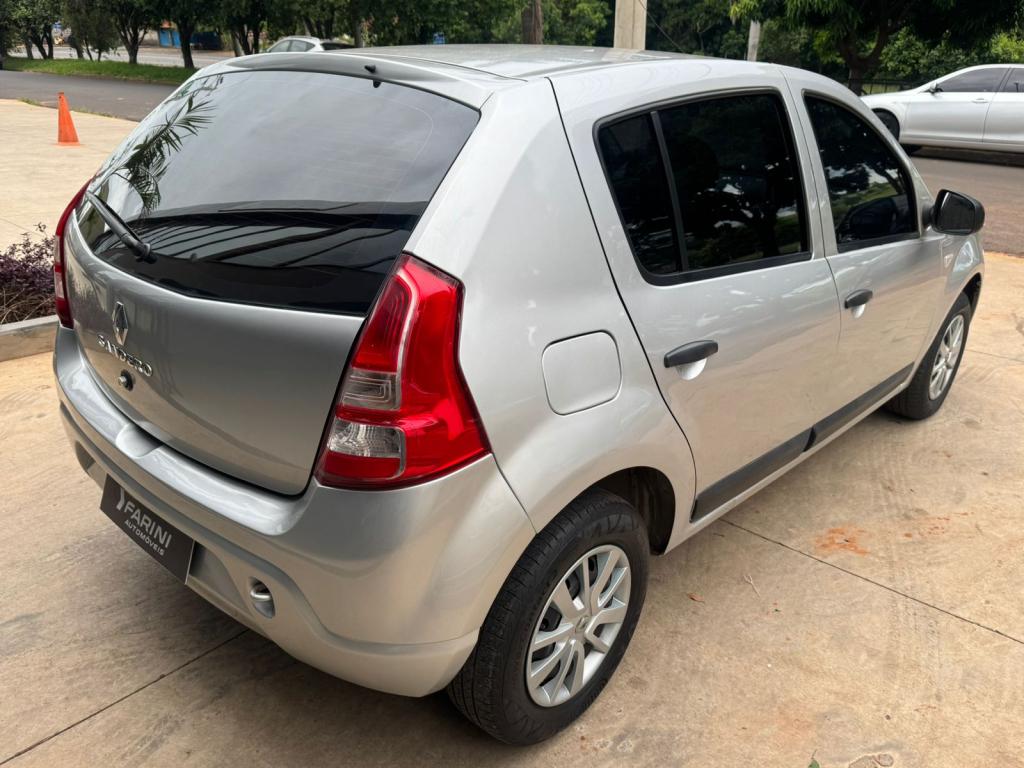 RENAULT Sandero - Foto