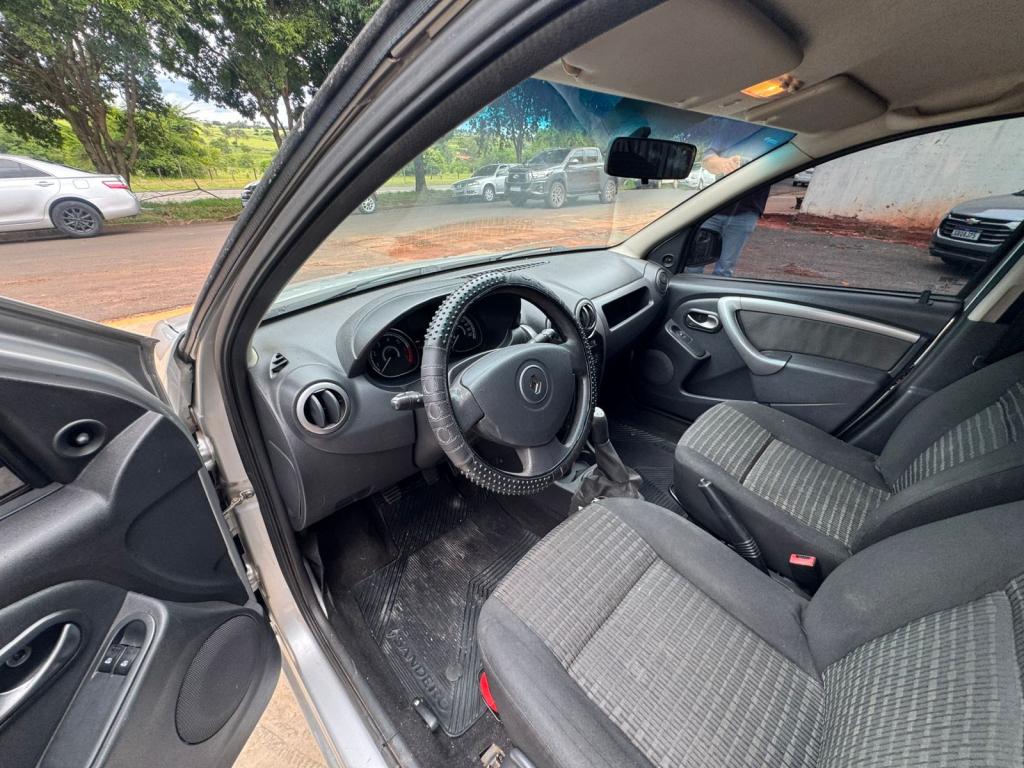 RENAULT Sandero - Foto