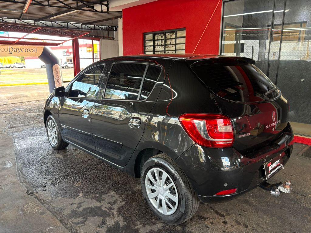 RENAULT Sandero - Foto