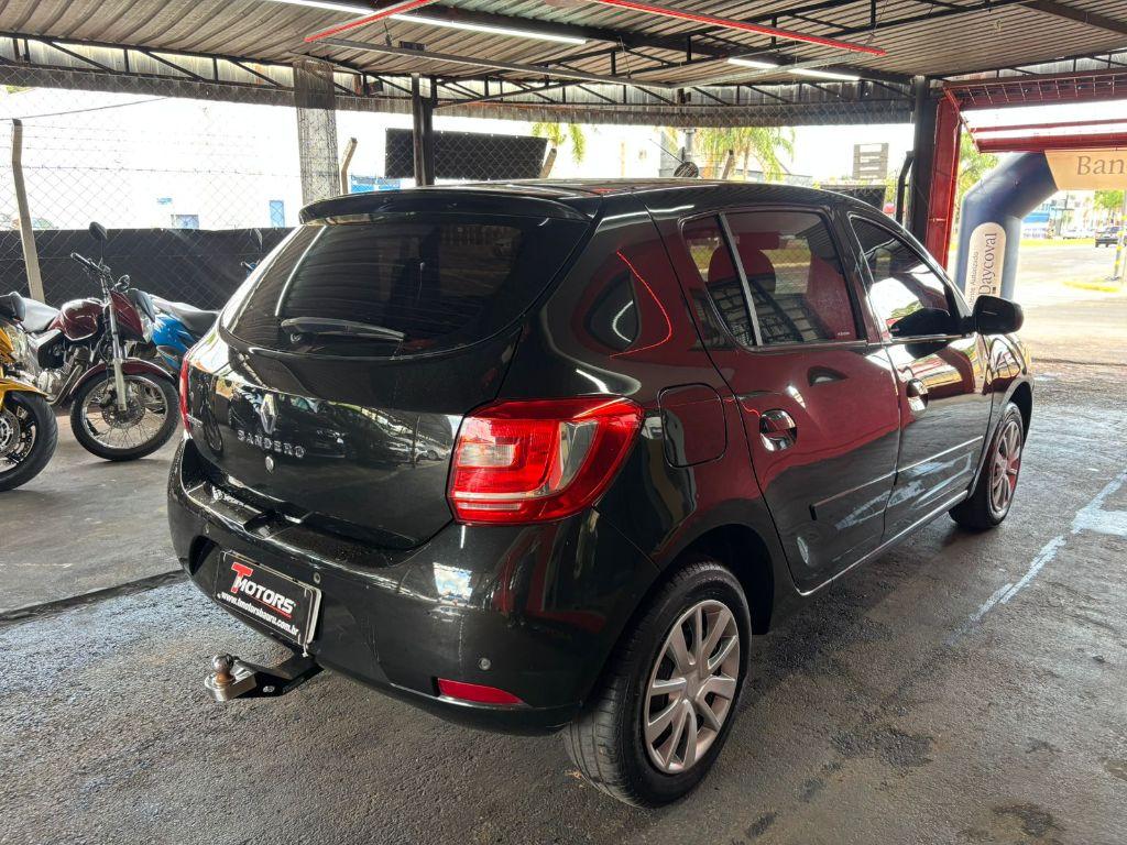 RENAULT Sandero - Foto