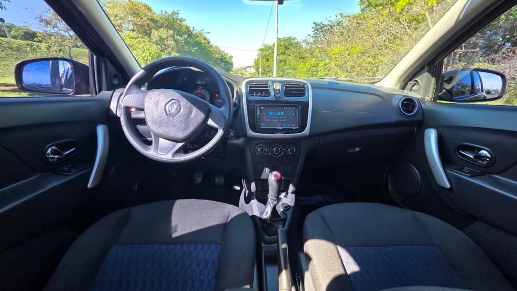 RENAULT Sandero - Foto