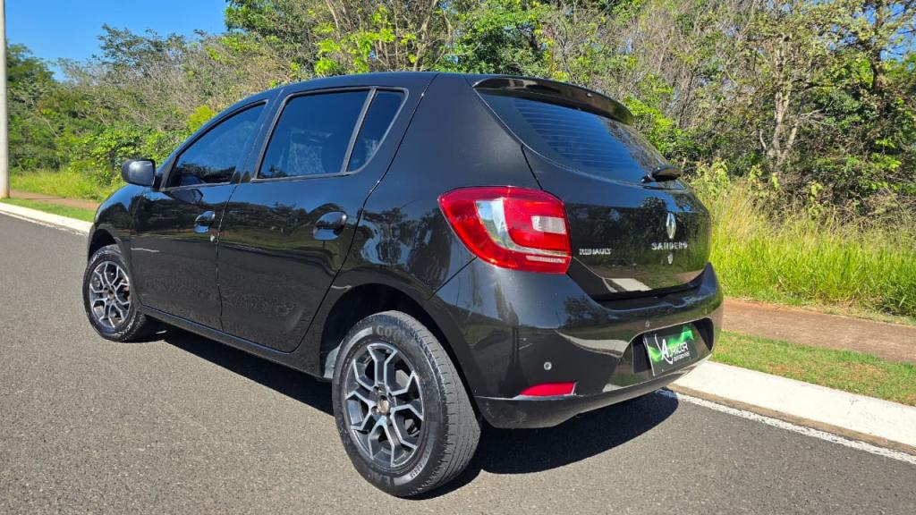 RENAULT Sandero - Foto