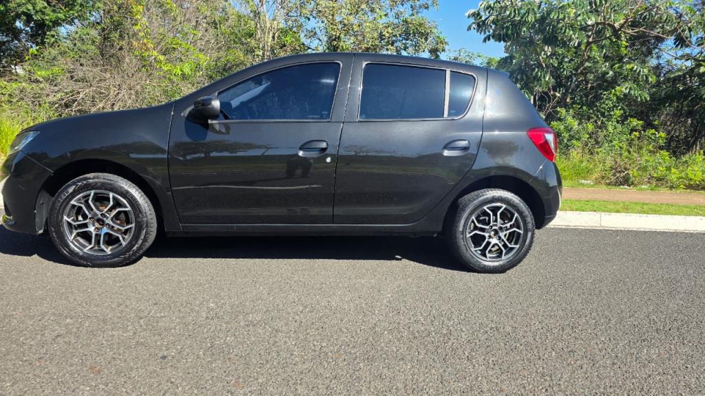 RENAULT Sandero - Foto