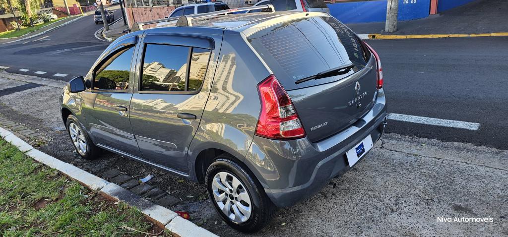 RENAULT Sandero - Foto