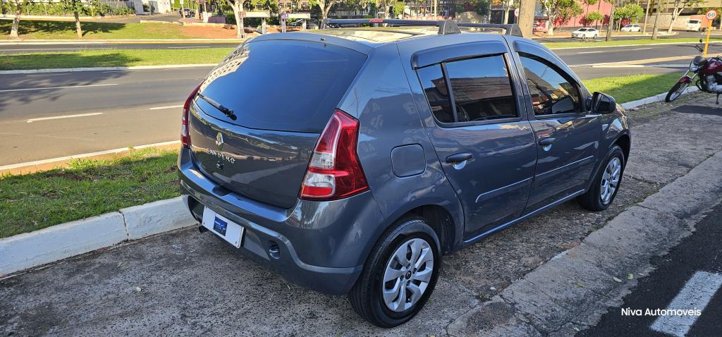 RENAULT Sandero - Foto
