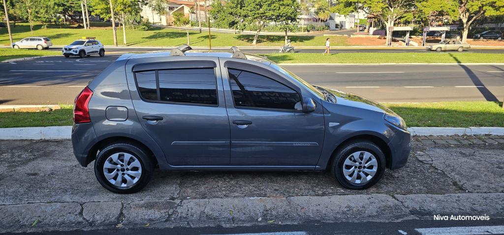 RENAULT Sandero - Foto