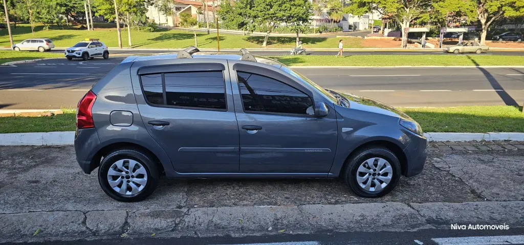 RENAULT Sandero - Foto