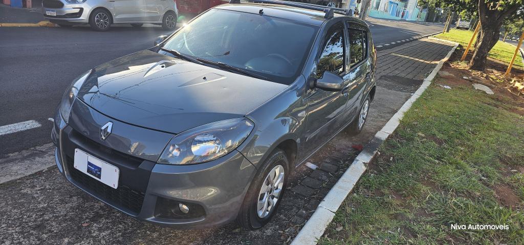 RENAULT Sandero - Foto