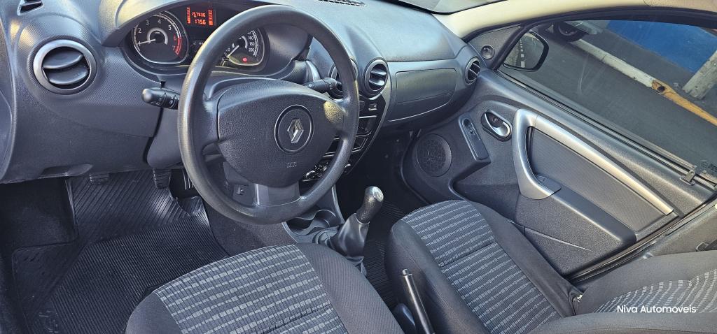 RENAULT Sandero - Foto
