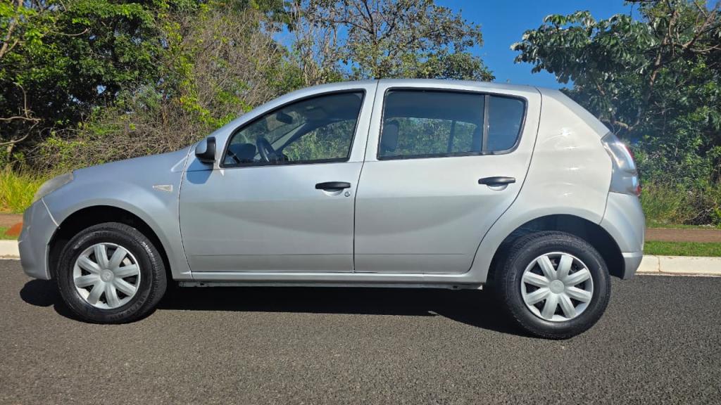 RENAULT Sandero - Foto