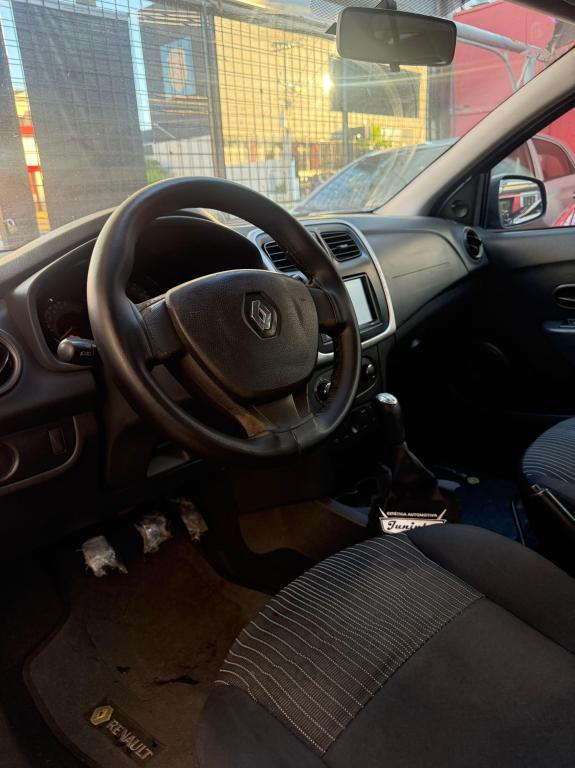 RENAULT Sandero - Foto