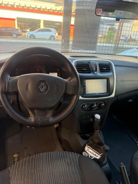 RENAULT Sandero - Foto
