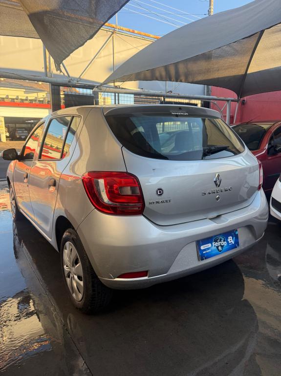 RENAULT Sandero - Foto