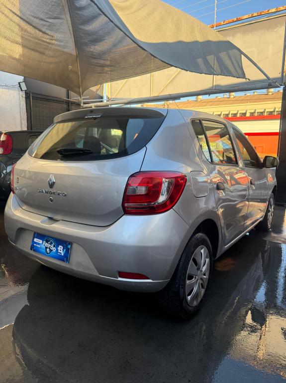 RENAULT Sandero - Foto