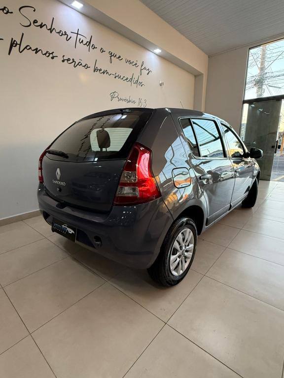 RENAULT Sandero - Foto