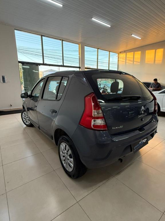 RENAULT Sandero - Foto